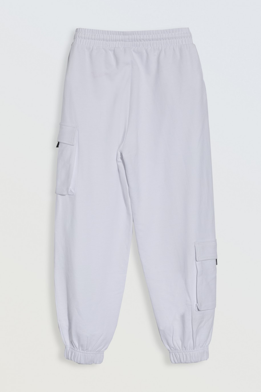 biale-spodnie-dresowe-067nkc-1.jpg