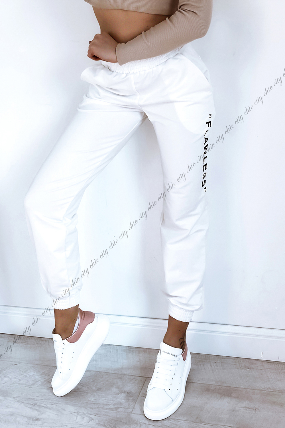 biale-spodnie-dresowe-309jic-1.jpg