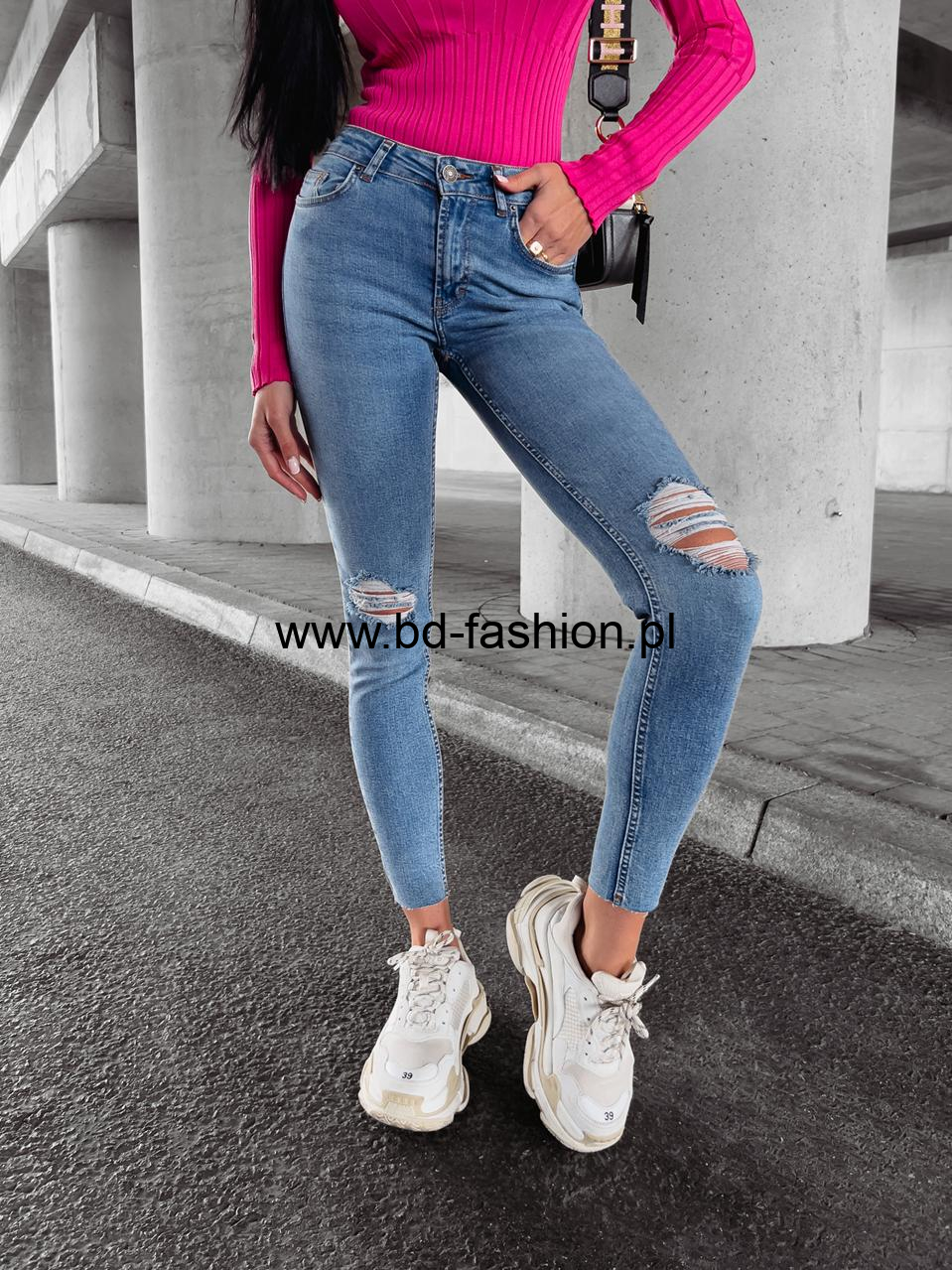 jeans-z-dziurami-521afo-1.jpg