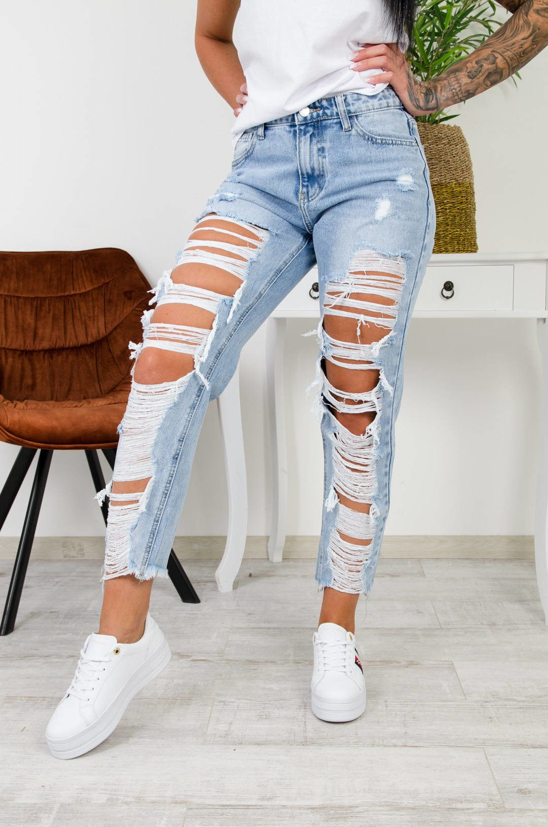 jeans-z-dziurami-792hxt-1.jpg