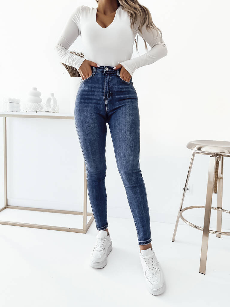 jeansu-z-wysokim-stanem-832kwo-1.jpg